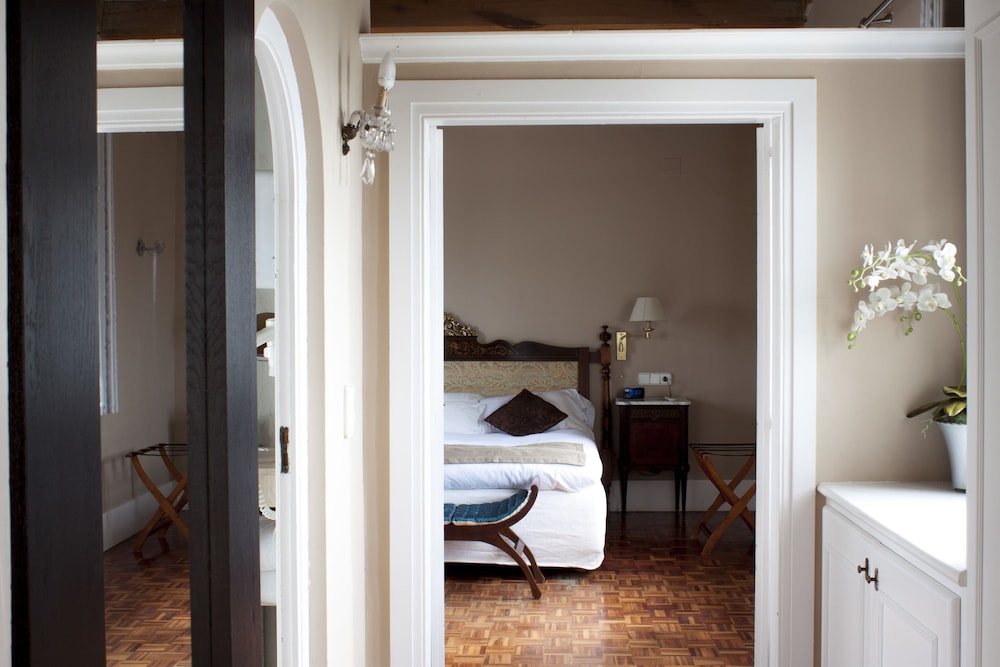 Suite, 1 King Bed, Balcony, Ocean View - Photo 1