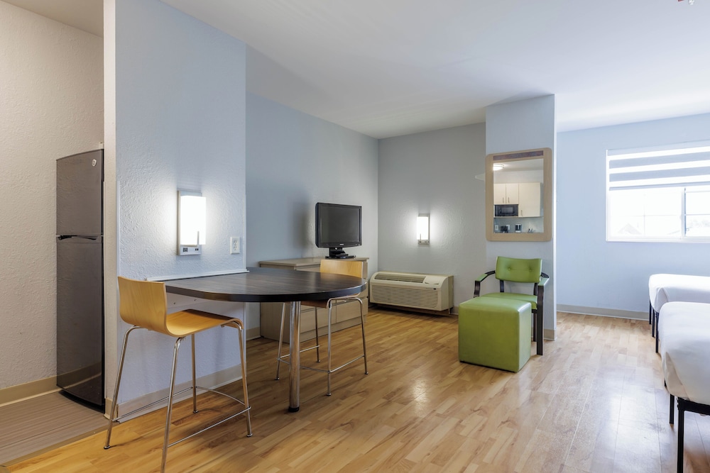 Standard Room, 2 Double Beds, Non Smoking - Photo 6