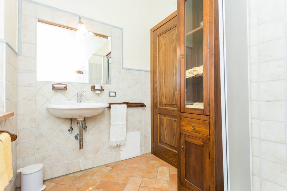 Classic Apartment, 1 Bedroom (2 Adults + 2 Children) photo 2