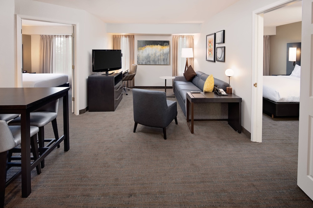 Suite, 2 Bedrooms (Mobility Accessible, Roll-In Shower) photo 1