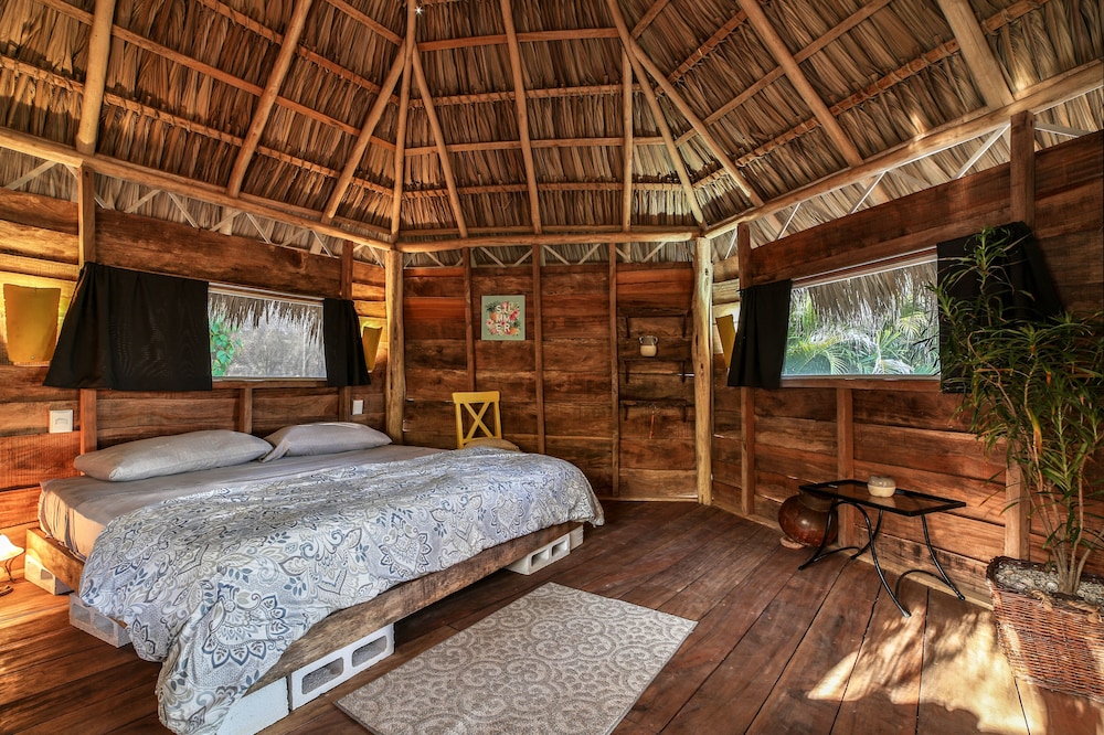 Superior Cabin, Private Bathroom, Garden View photo 3