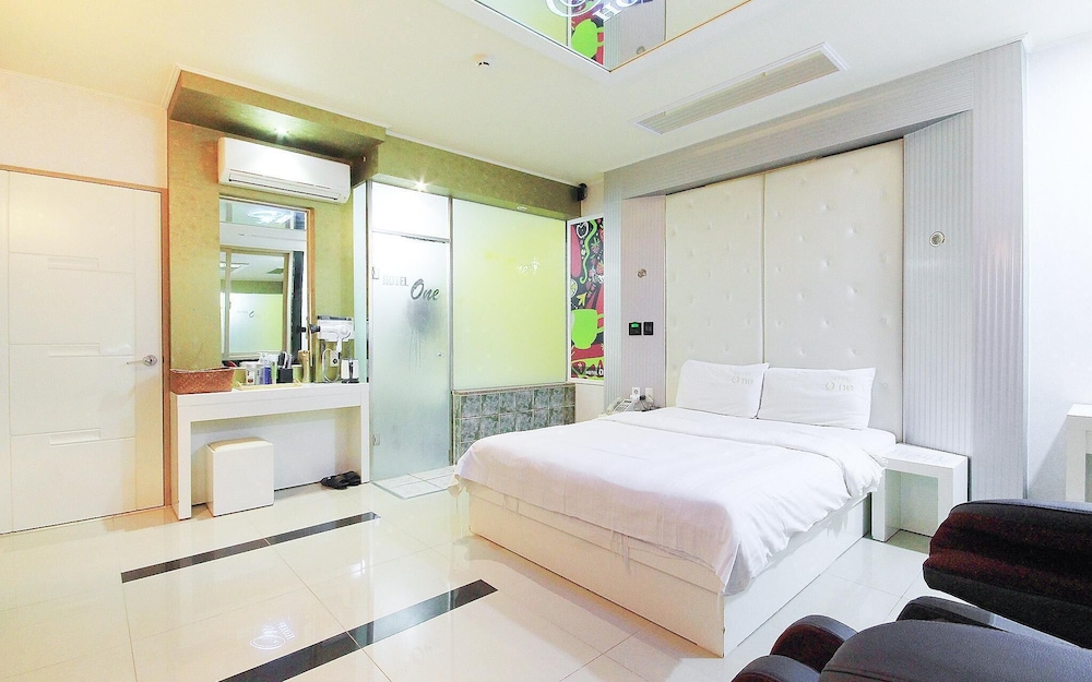 Room (Deluxe (massage chair)) - Photo 5