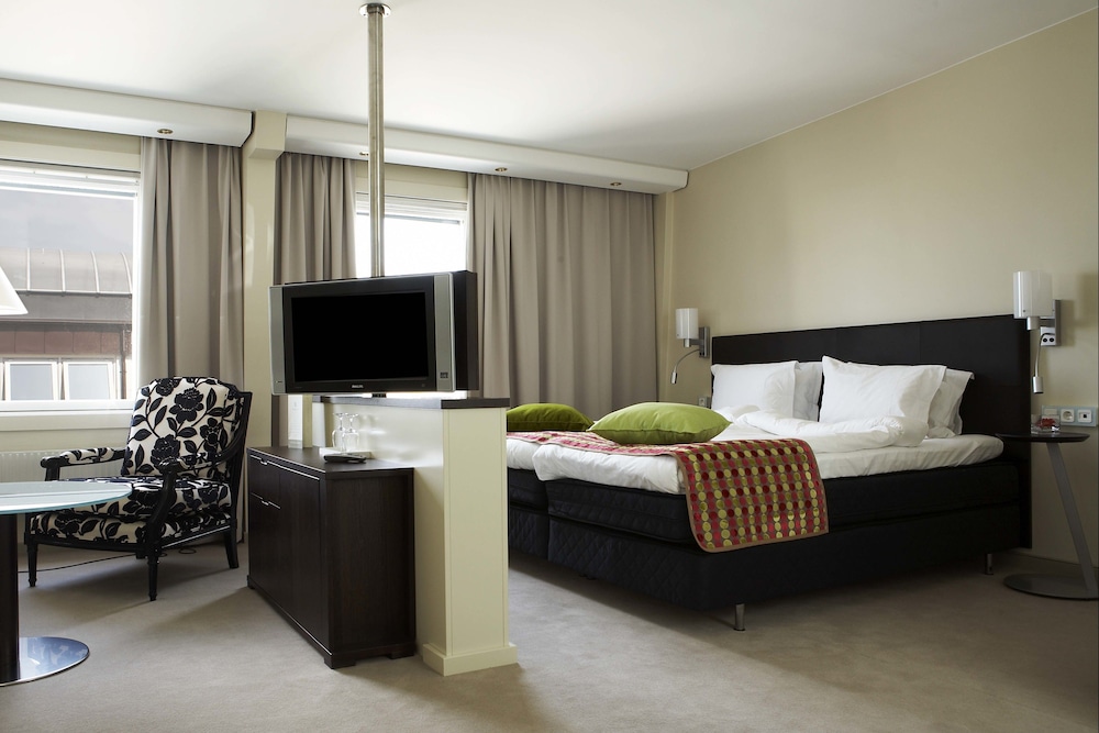 Deluxe Room - Photo 8