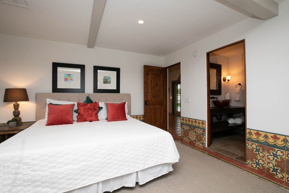 House (6 Bedrooms)