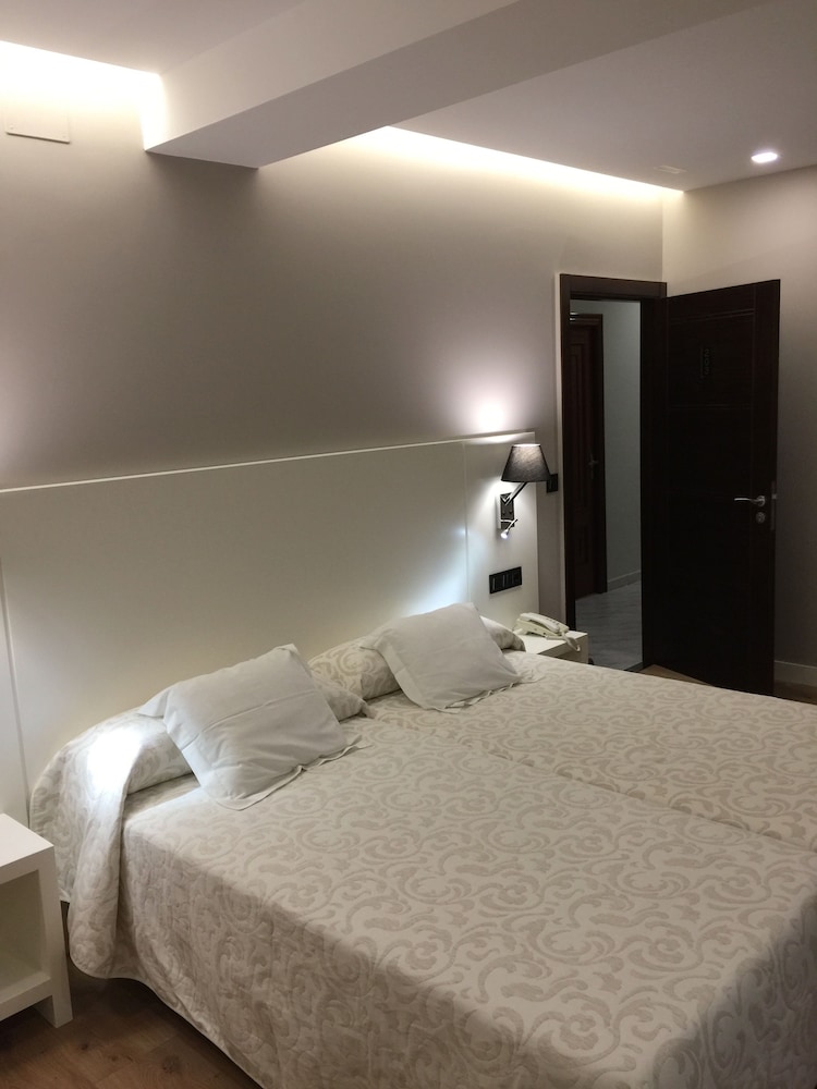 Double or Twin Room photo 3