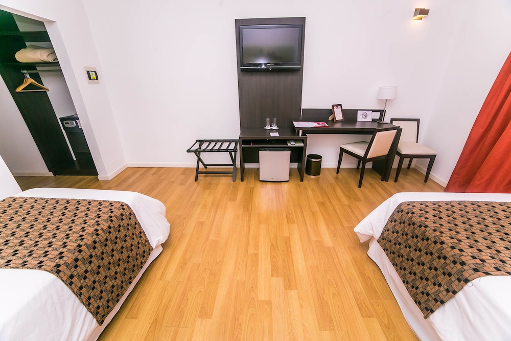 Superior Room, 2 Queen Beds photo 3