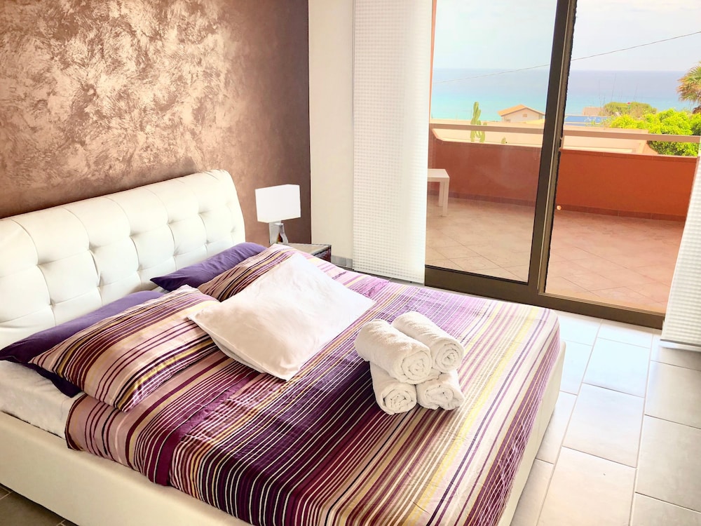 Deluxe Suite, 1 Queen Bed, Terrace, Sea View