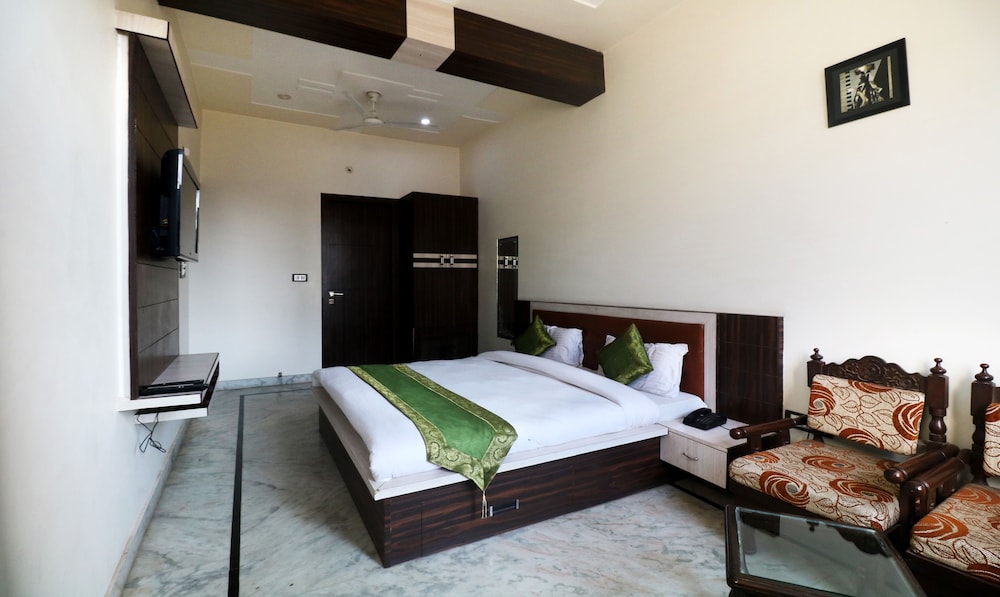 Deluxe Room, City View