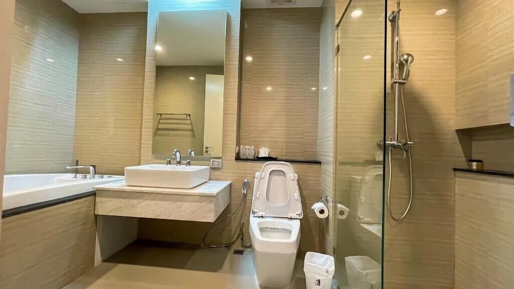 Superior Twin Beds (Bathtub)