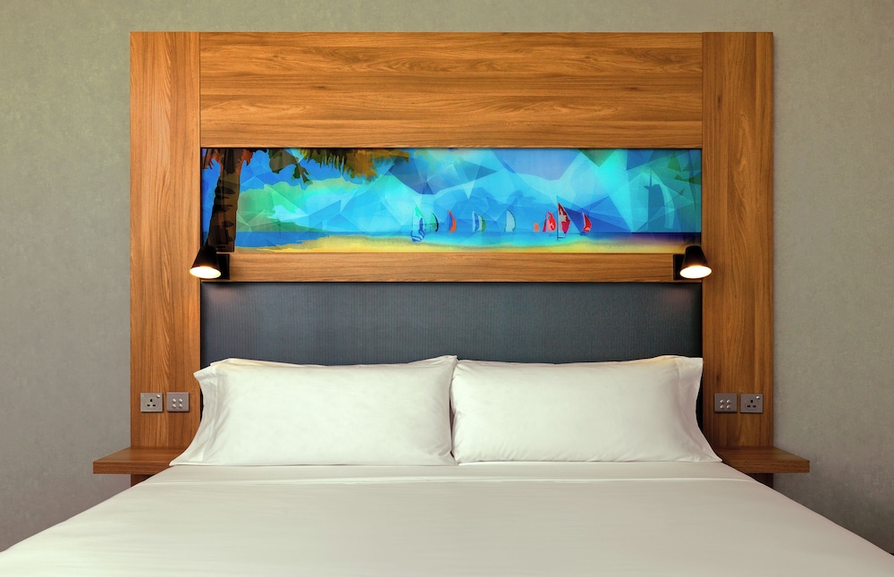 Aloft, Family Room, 1 King Bed photo 2