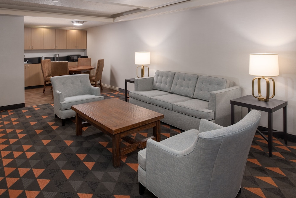Suite, 1 Bedroom (Courtyard Access)