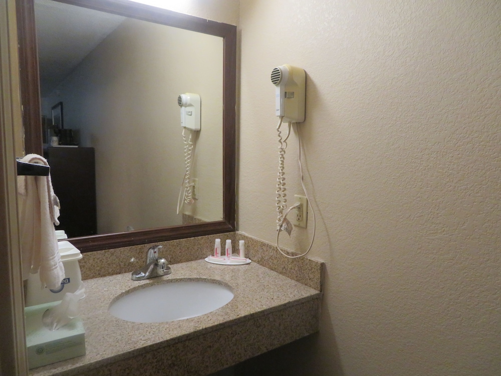 Standard Double Room, 1 King Bed photo 3