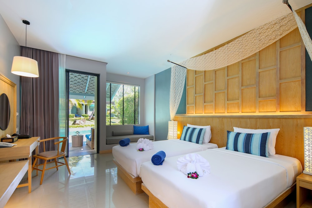 Deluxe Room, Pool Access - Photo 2