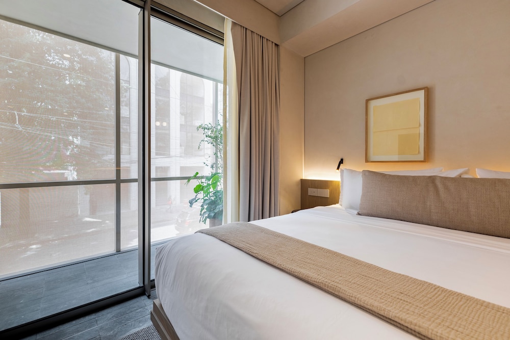 Luxury Studio Suite, 1 King Bed, Balcony, City View