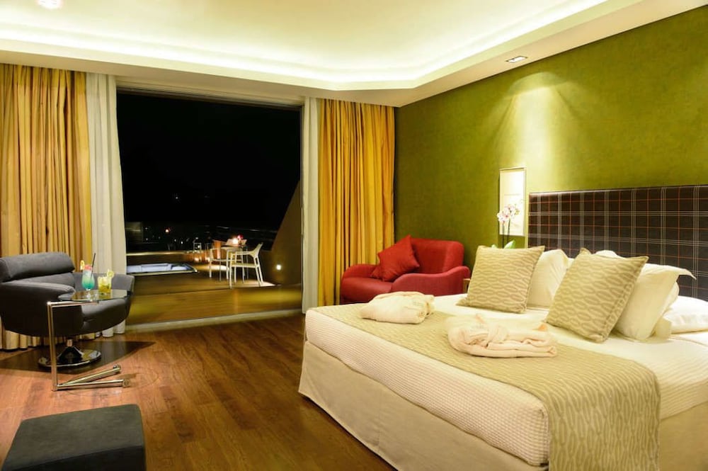 Royal room, Outdoor heated hot tub, Sea view
