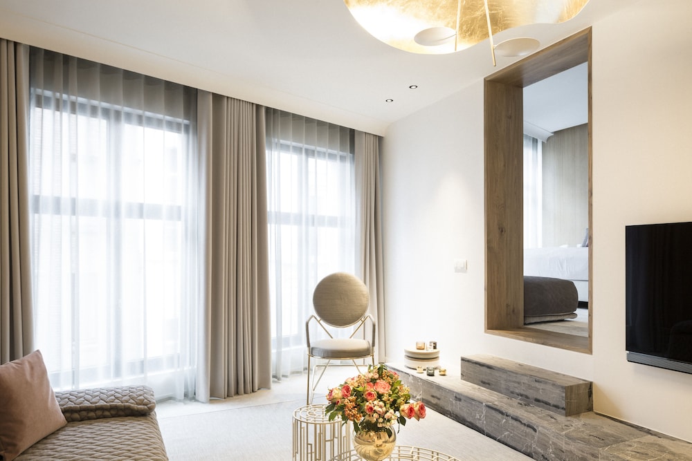 Standard Suite, 1 King Bed (Suite 9)