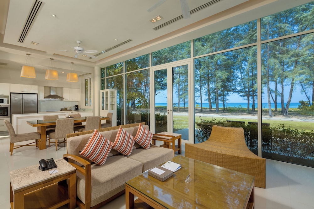 3 Bedroom Oceanfront Pool Villa