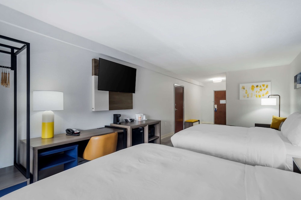 Suite, Multiple Beds, Non Smoking - Photo 3