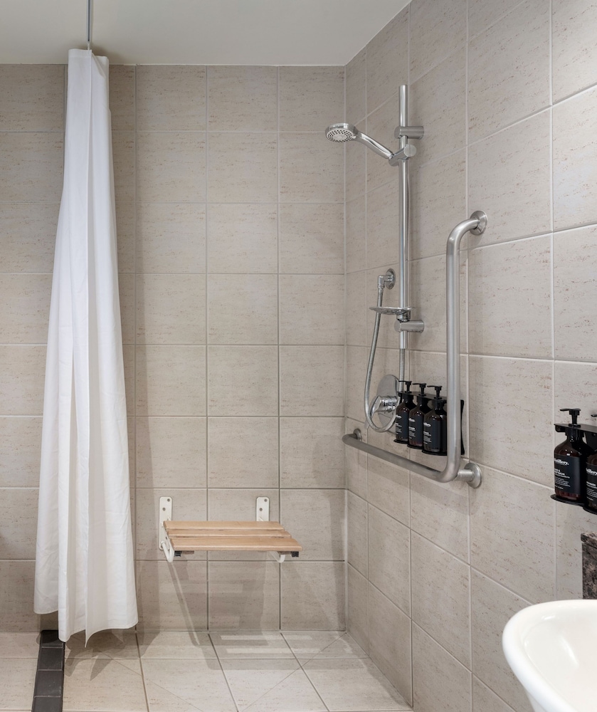 Deluxe Room, 1 King Bed, Accessible - Photo 4