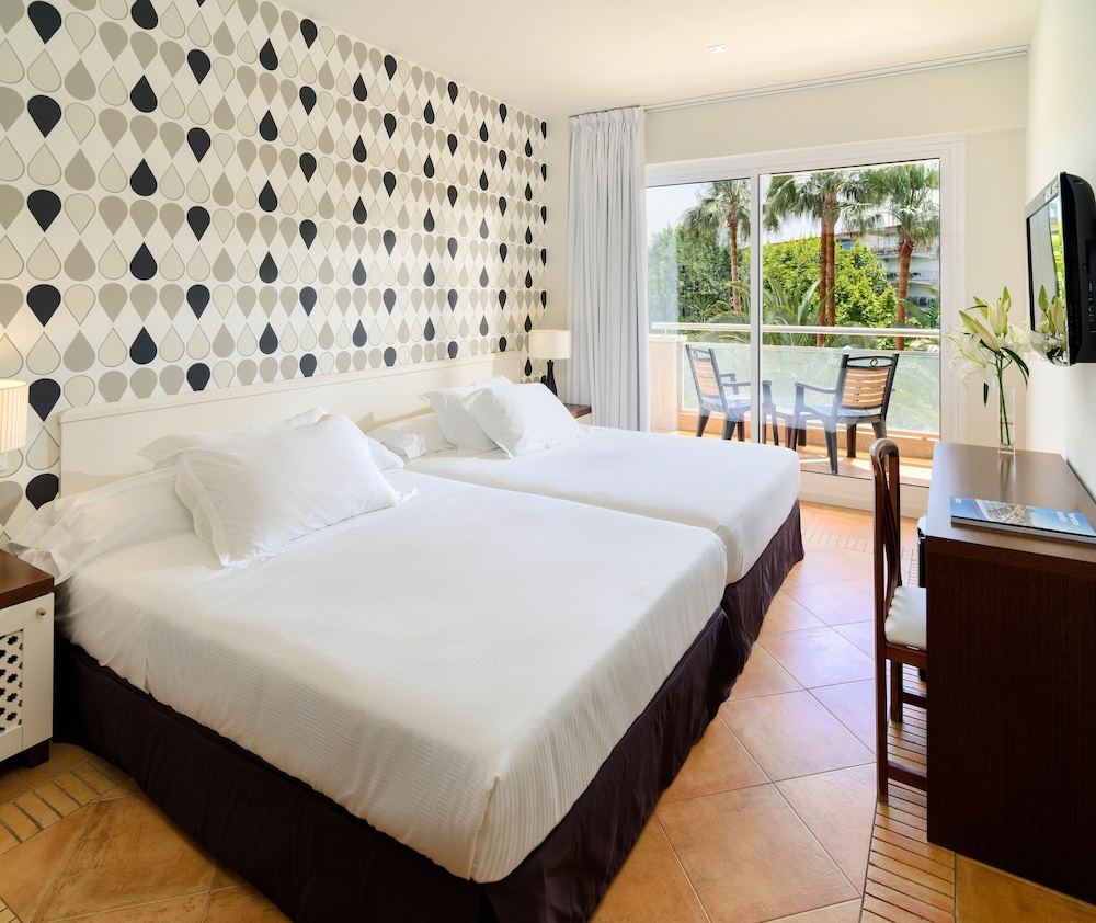 Double Room Single Use, Pool View photo 2