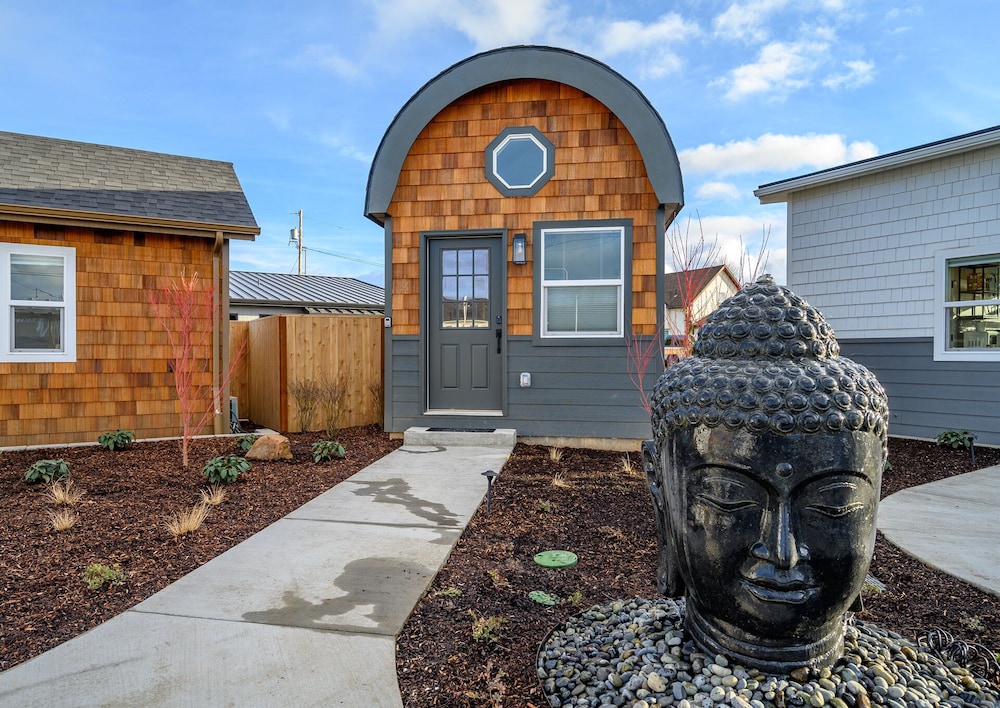 Deluxe Cottage, 1 Queen Bed, Courtyard View