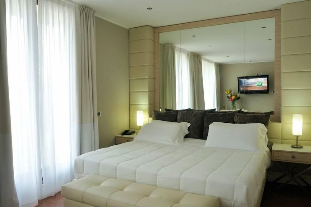 Honeymoon Room, Lake View photo 3