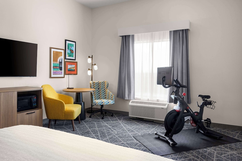 Room, 1 King Bed (Peloton) - Photo 1