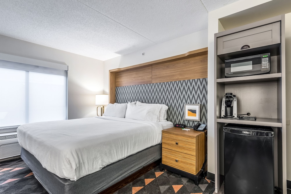 Standard Room, 1 King Bed, Accessible (Communication, Accessible Tub) - Photo 2