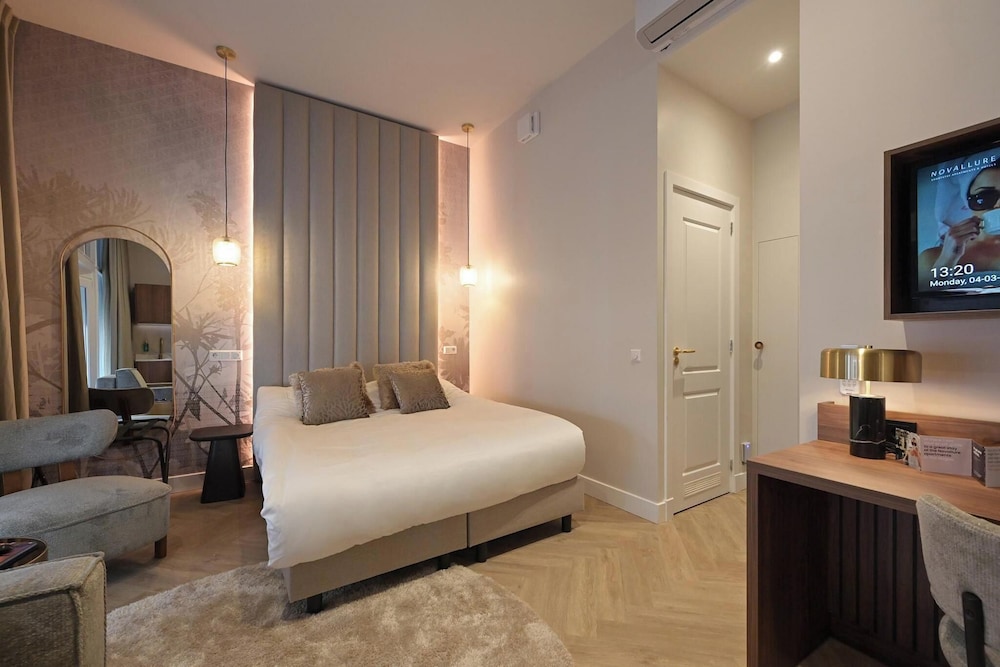 Luxury Suite