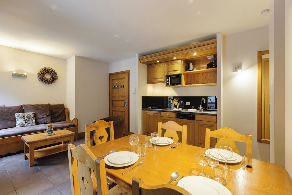 Family Apartment, Multiple Bedrooms (Vallorcine Buet 33 ski in / ski out) Family Apartment, Multiple Bedrooms (Vallorcine Buet 33 ski in / ski out)