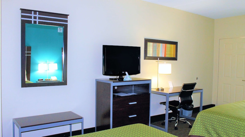Standard Room, Multiple Beds, Non Smoking, Refrigerator & Microwave photo 2