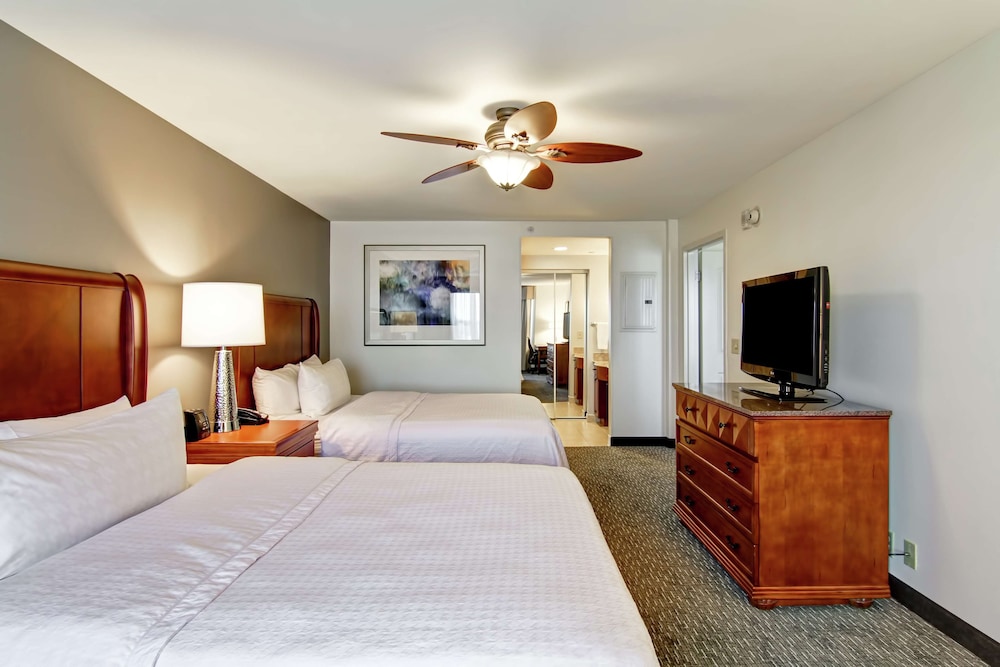Suite, 2 Queen Beds, Accessible (Mobility & Hearing, Roll-in Shower) - Photo 2