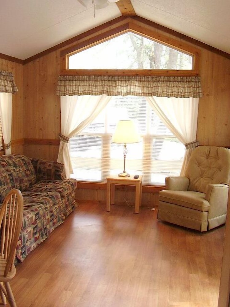 Cottage, 1 Queen Bed with Sofa bed, Non Smoking, Kitchen (Linens not Provided) photo 3
