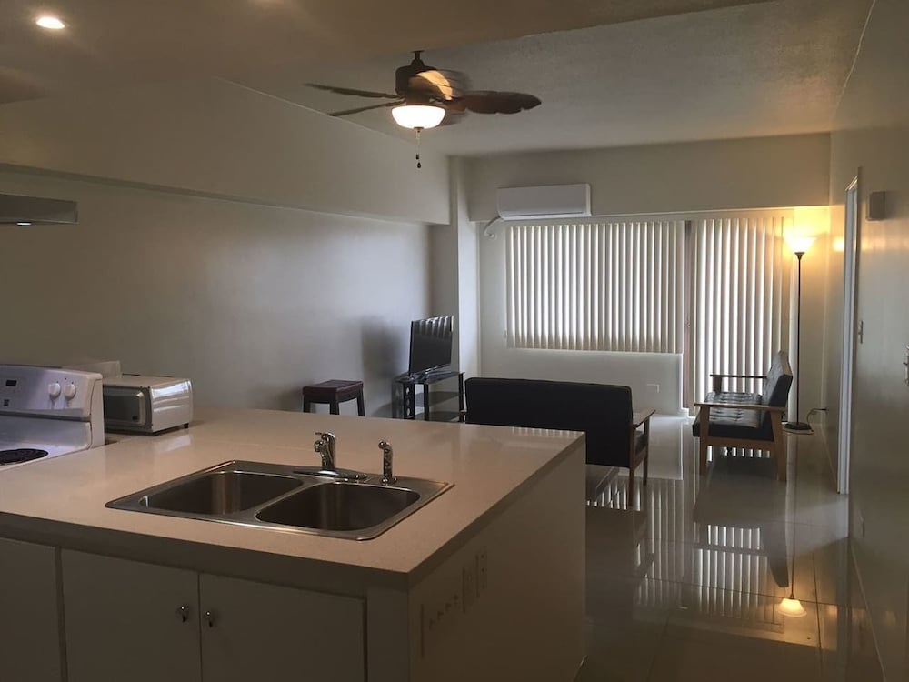 2 Bedroom Bayview Condo, Non Smoking, Room 512