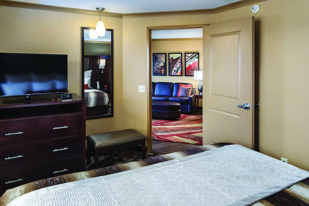 Suite, 1 King Bed