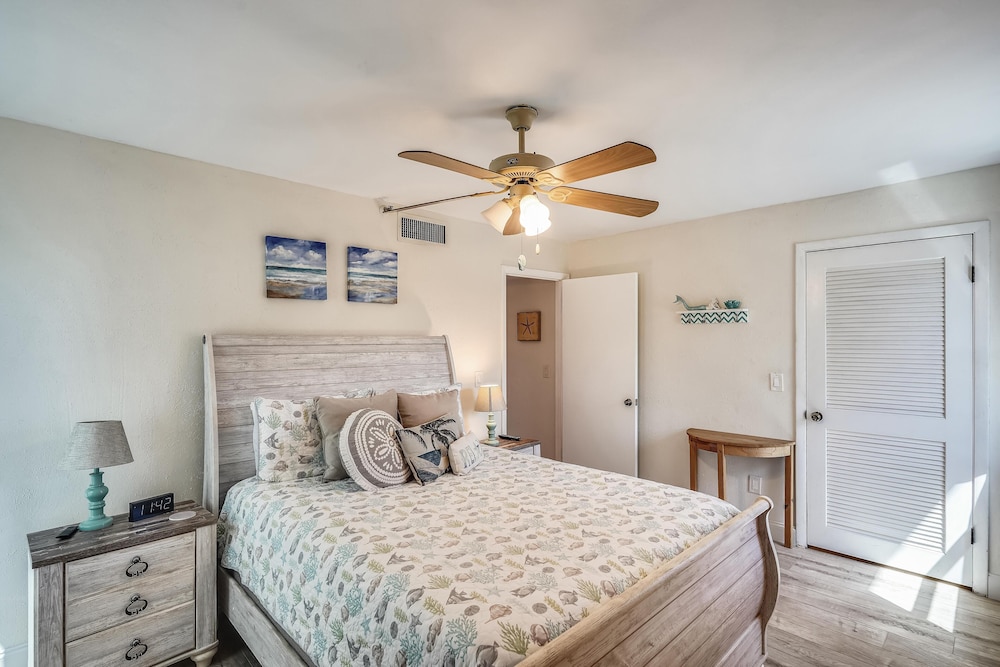 Condo, Multiple Beds (Pelican Pointe 2C) photo 1