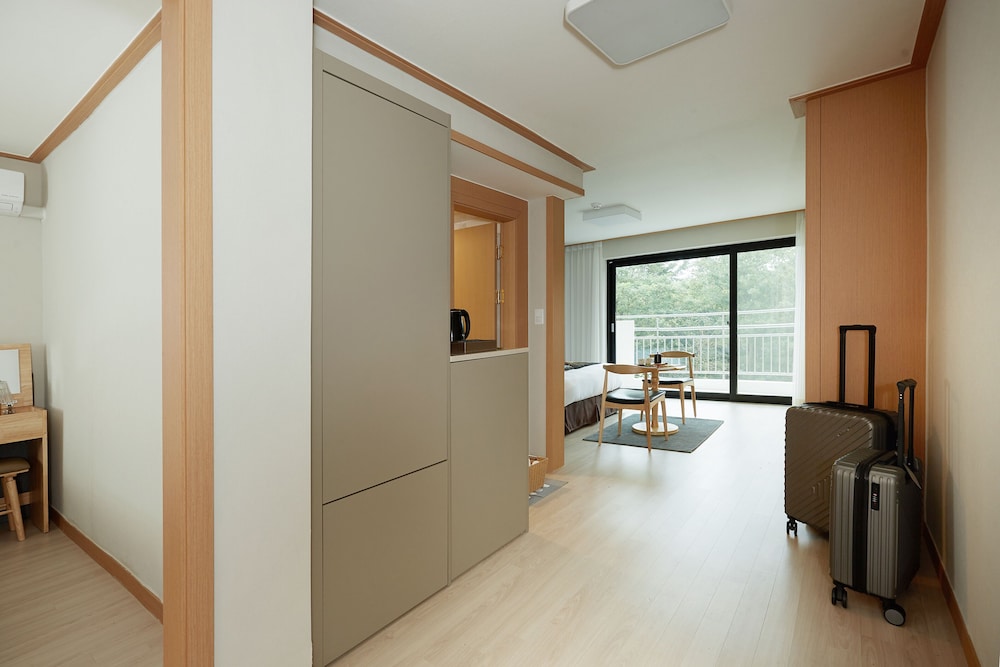 Deluxe Family Twin Room - Breakfast for 2 - Photo 4