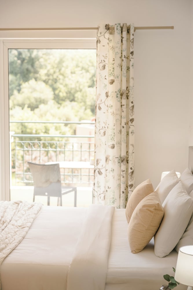 Superior Double or Twin Room, Partial Sea View
