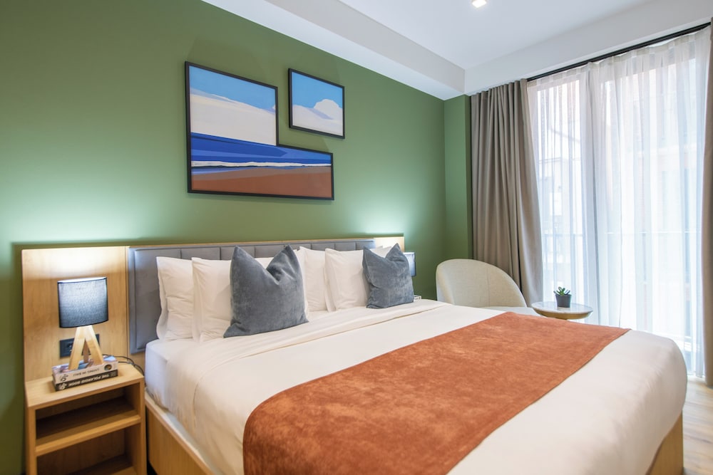 One-Bedroom Suite with Kitchen photo 1