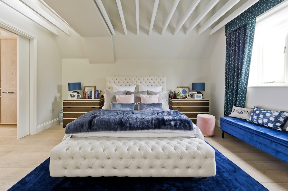 Stunning 5 bed Fulham Home w Indoor Pool Sauna and Private Garden, Photo 3
