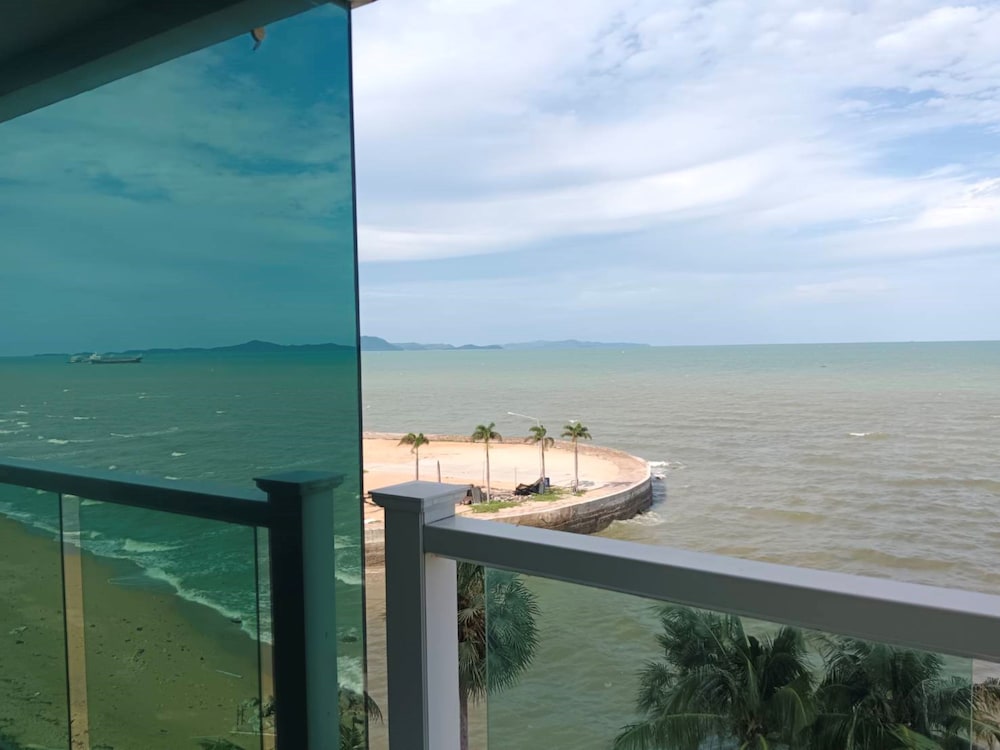 Executive Beach Front Ocean View photo 3