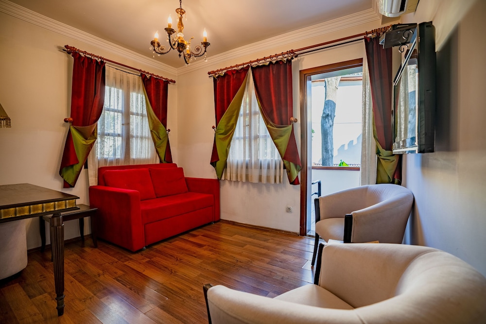 Deluxe Double or Twin Room - Photo 9