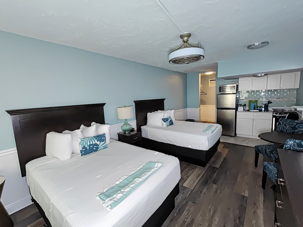 Junior Studio Suite, 2 Double Beds, Beach View photo 1