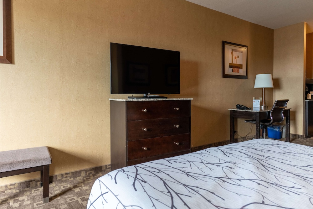 Family Suite, 2 Queen Beds, Non Smoking, Refrigerator & Microwave (with Sofabed) - Photo 3