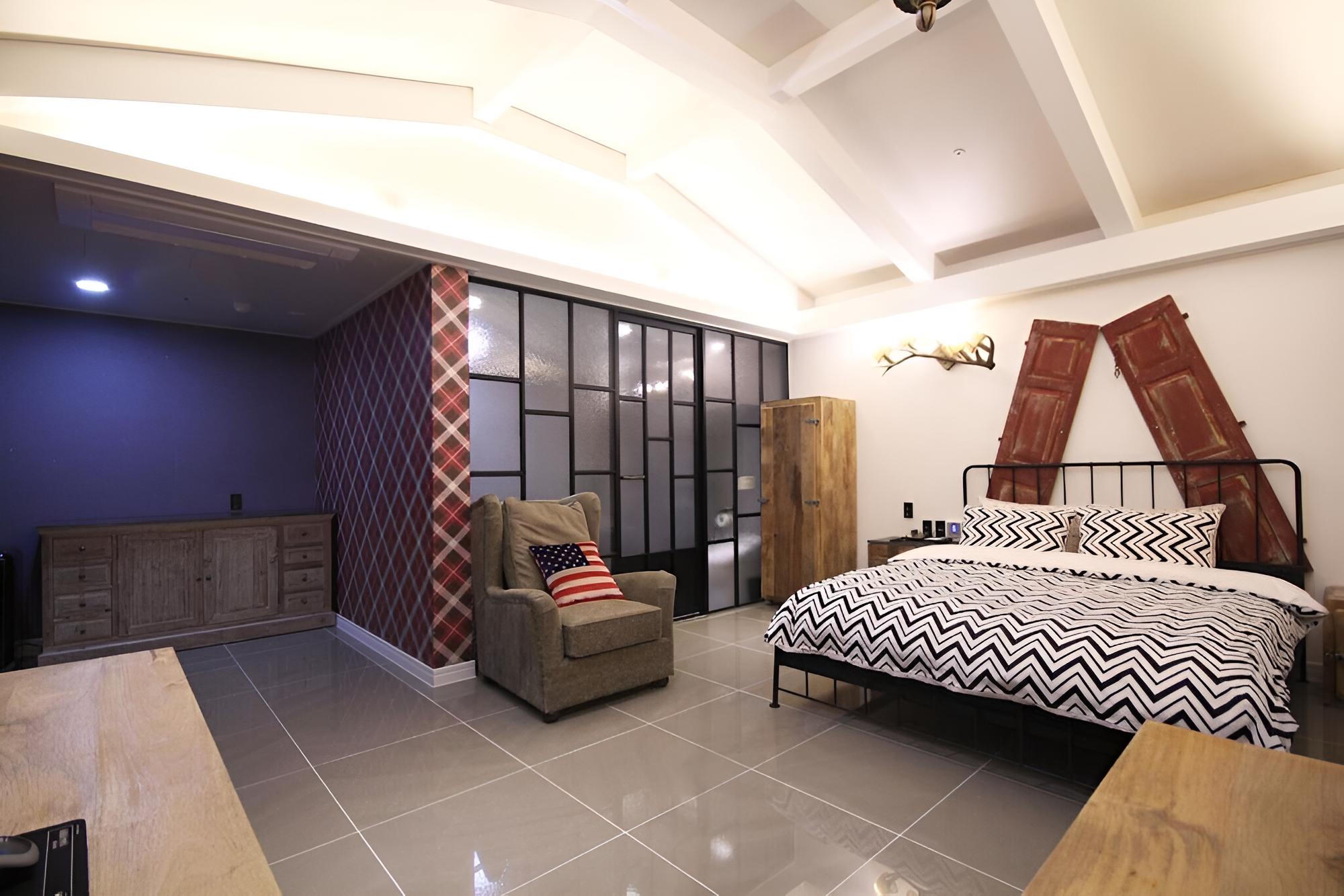Room (Premium - Tue-Fri breakfast provided ) - Photo 2