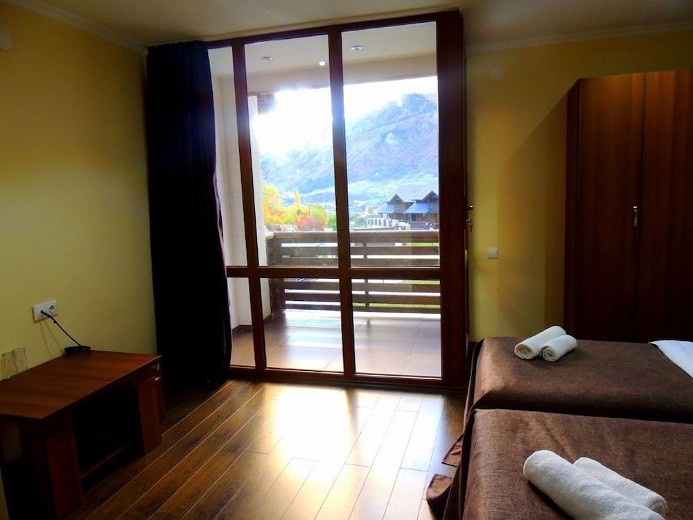 Family Room, Balcony - Photo 4