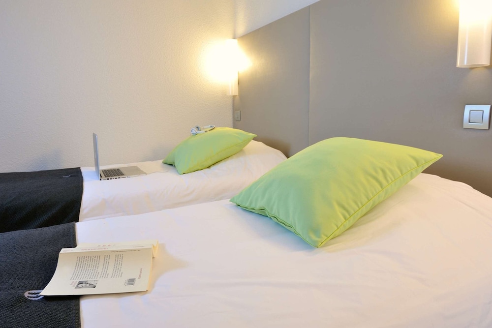 Standard Room, 2 Twin Beds - Photo 7