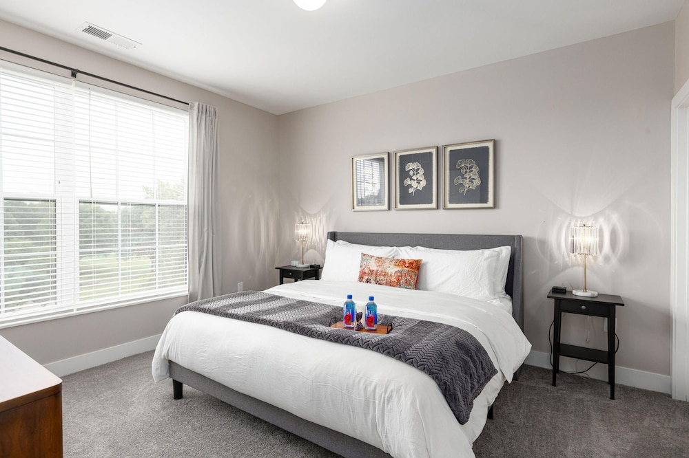 Downtown Luxury - Top Floor 2BR at Topiary Park, 写真 17