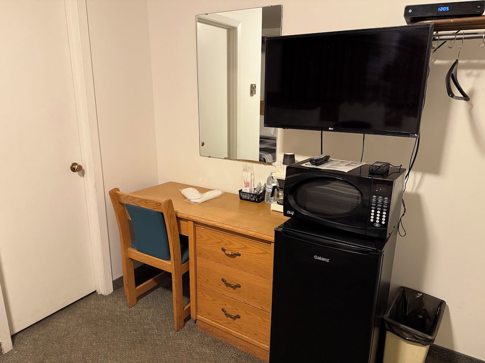 Basic Double Room, 2 Double Beds photo 3
