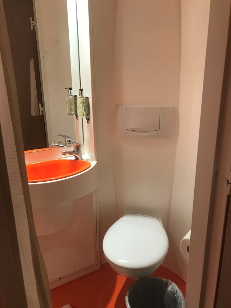 Economy Double Room, City View photo 3